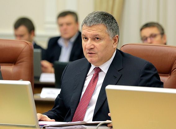 Аваков пропонує видавати перші права водія лише на 2 роки