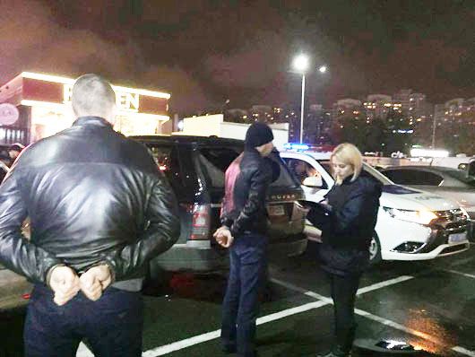 На Осокорках затримали молодиків із 6,5 кг тротилу з під’єднаними детонаторами
