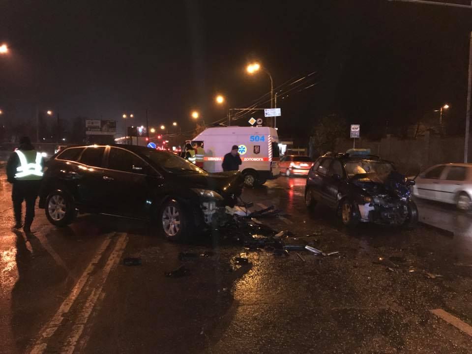 У Києві службовець МРЕО врізався в автівку: пасажир зустрічного авто загинув (відео)