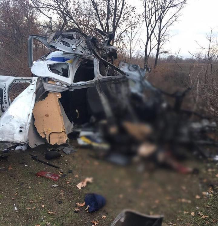 Під Маріуполем підірвали авто поліції: один загиблий
