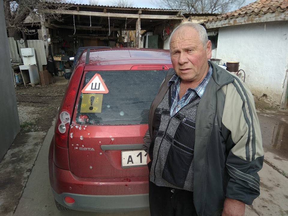 У Криму обшукали будинок вчительки кримськотатарської мови, а в будинок активіста стріляли
