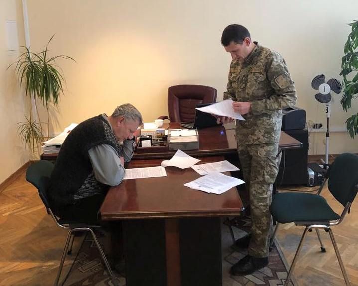 Двох чиновників із Волині спіймали на розкраданні майже 7 мільйонів на будівництві лінії оборони в зоні АТО