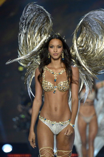 Янгольські секрети: шоу Victoria’s Secret у Шанхаї не обійшлося без скандалів