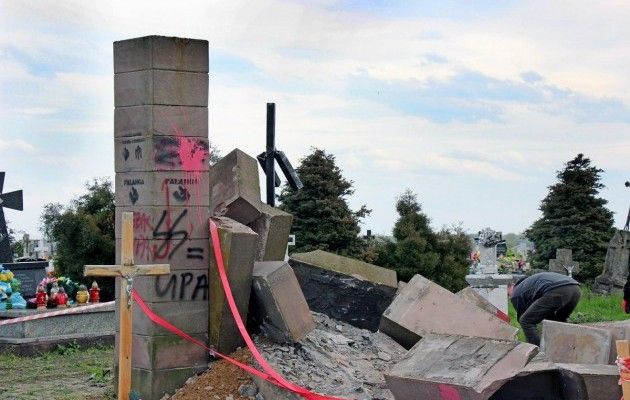 Залишки пам’ятника УПА в Грушовичах пустили на мощення доріг