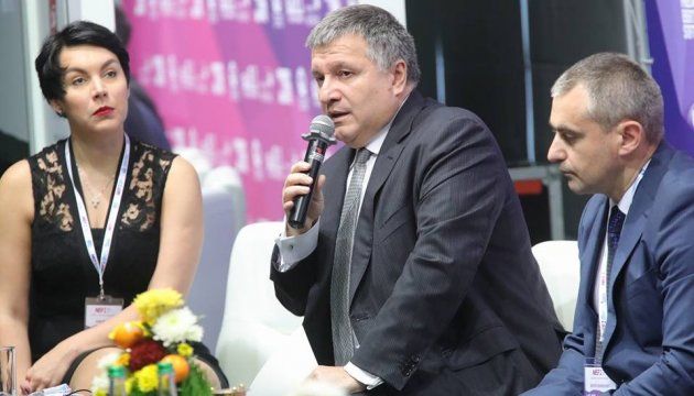 Аваков вважає Мінські угоди «мертвими» і хоче закон про колаборантів