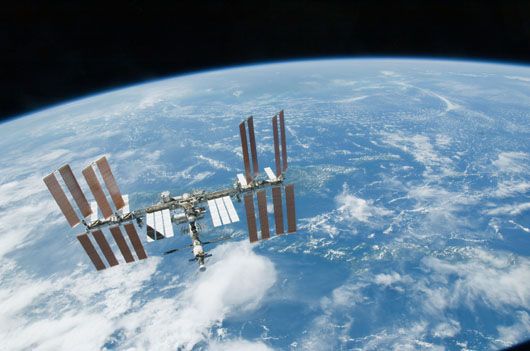 Російські космонавти знайшли на поверхні МКС неземні форми життя