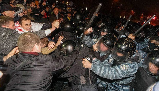 На Майдані Незалежності активісти збирають акцію з вимогою розслідувати побиття студентів Беркутом