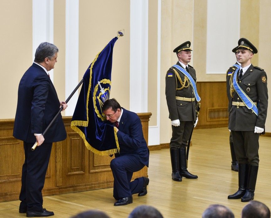 Порошенко порівняв конфлікт антикорупційників із карнавалом