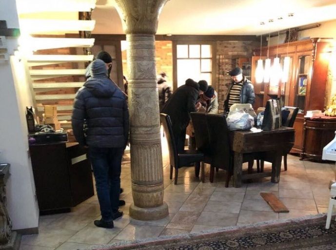 Вдома у Михеїла Саакашвілі проводять обшук