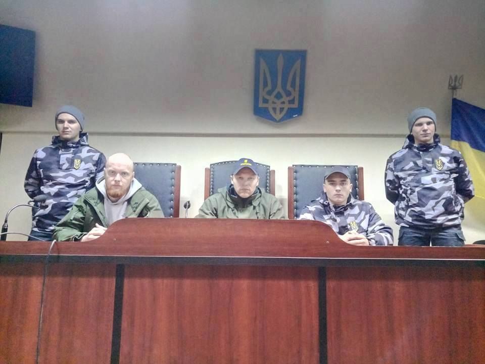 У Черкасах заблокували суд після звільнення власника «Сміла Енергоінвест» (фото)