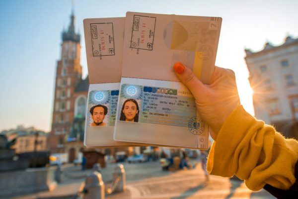 Близько 355 тисяч українців за півроку скористалися безвізом із Європою