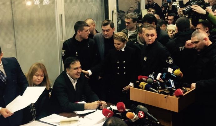 Саакашвілі звільнили у залі суду