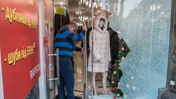 У Києві з магазину за 4 хвилини вкрали 40 найдорожчих шуб