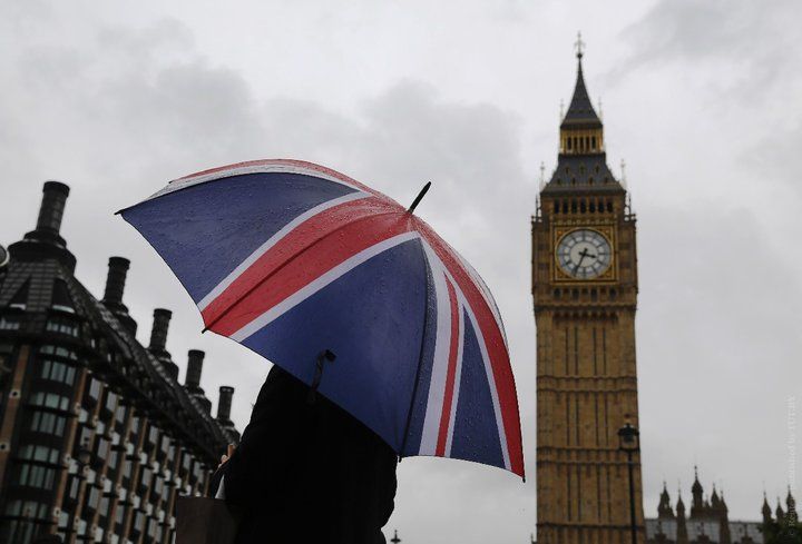 Уряд Британії погрожує санкціями Facebook та Twitter за вплив Росії у Brexit