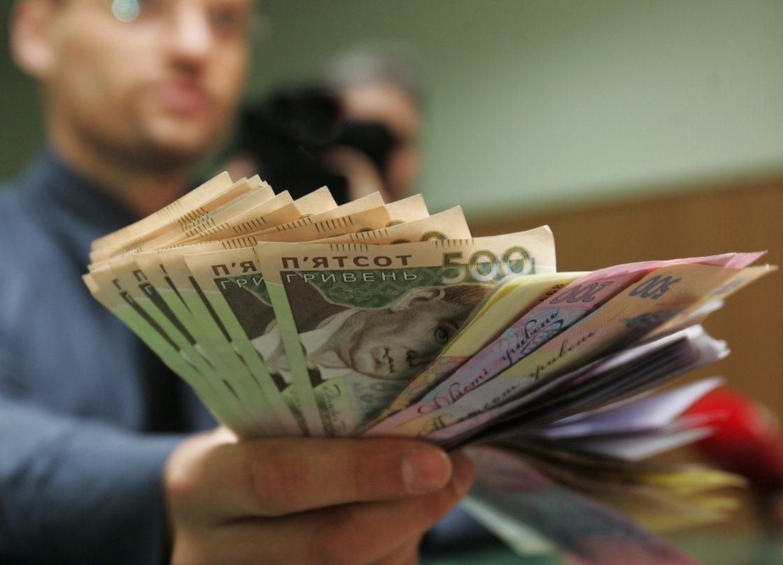В Україні заробляють найбільше працівники авіаційної галузі, сфери ІТ і фінансисти
