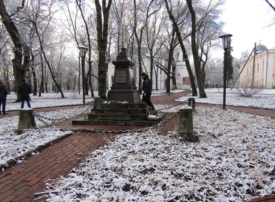 У Чернігові викрали бронзове погруддя Пушкіна (фото)
