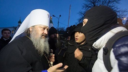 Ляльки і попи: як українці виступили проти церкви Московського патріархату