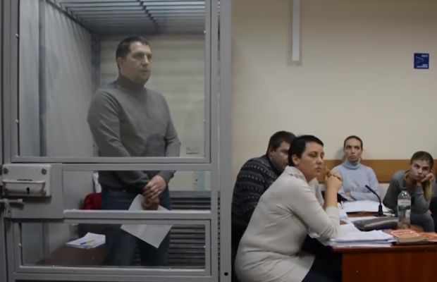 Поліцейських після скандального обшуку в будинку бізнесмена звинувачують у перевищенні повноважень
