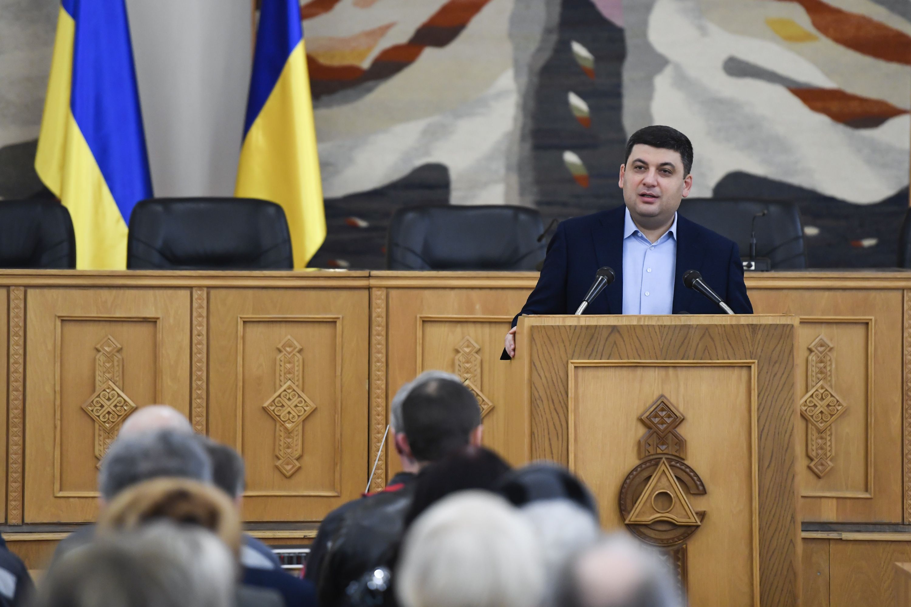 Гройсман пропонує зняти недоторканність з Парасюка