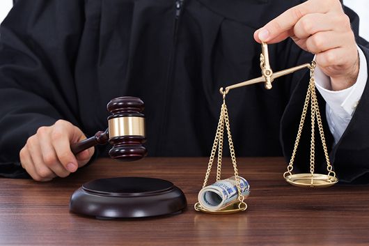 Нема реформ, не буде траншу: чому МВФ знову відклав черговий переказ для України
