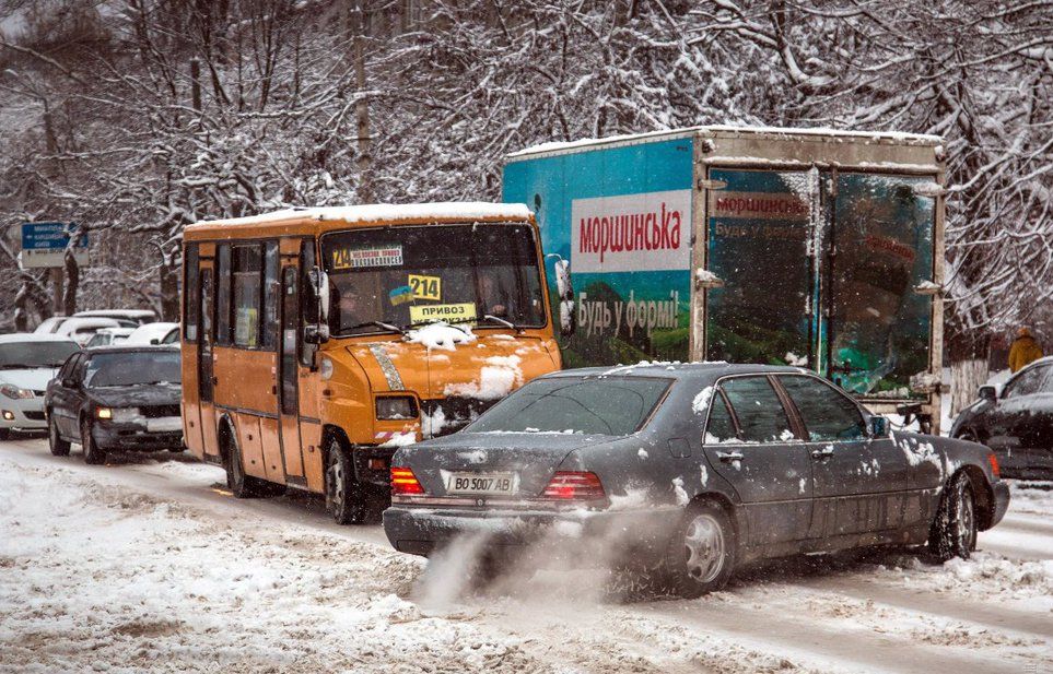До Одеси не пускають вантажівки через снігопад
