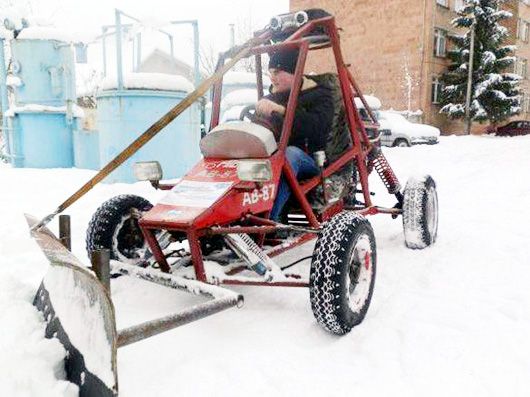 Черкаські студенти сконструювали багі для прибирання снігу