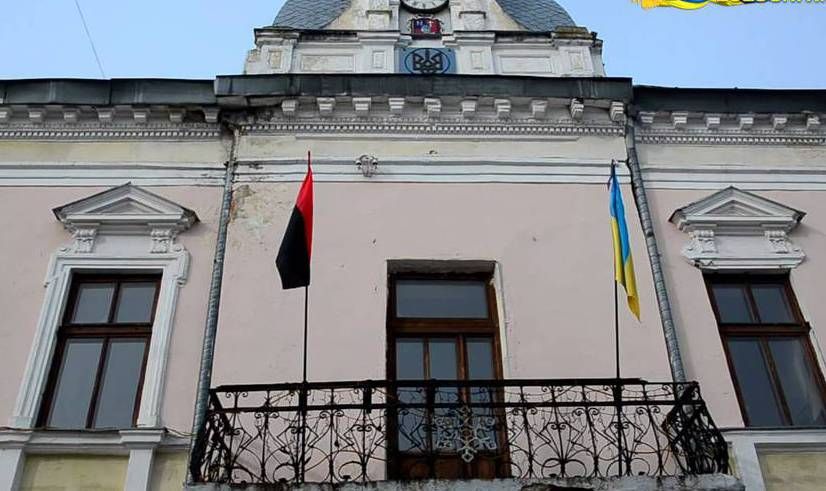 На Львівщині рекомендують вивішувати червоно-чорні прапори ОУН