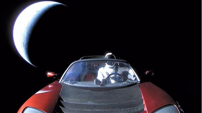 Автомобіль Ілона Маска у космосі визнали супутником Землі