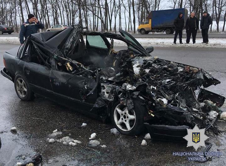 На Харківщині легковик в'їхав у вантажівку: загинуло 4 людини