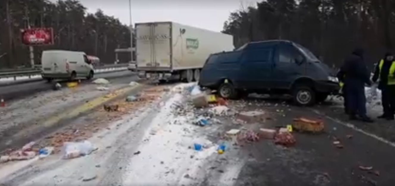 На трасі до аеропорту Бориспіль утворився величезний затор через аварію