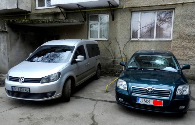 У Берегові побили автівки з угорськими номерами (фото)