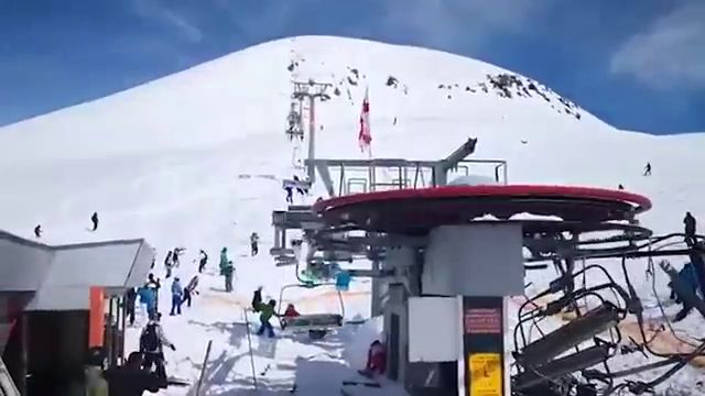 Зламаний підйомник в Гудаурі