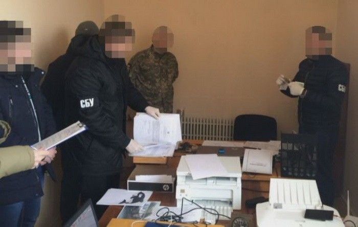 В Кам’янському воєнком вимагав хабар у ветерана АТО за виключення зі списку резервістів