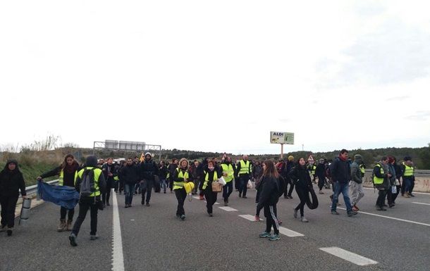 У Каталонії протестувальники перекрили дороги