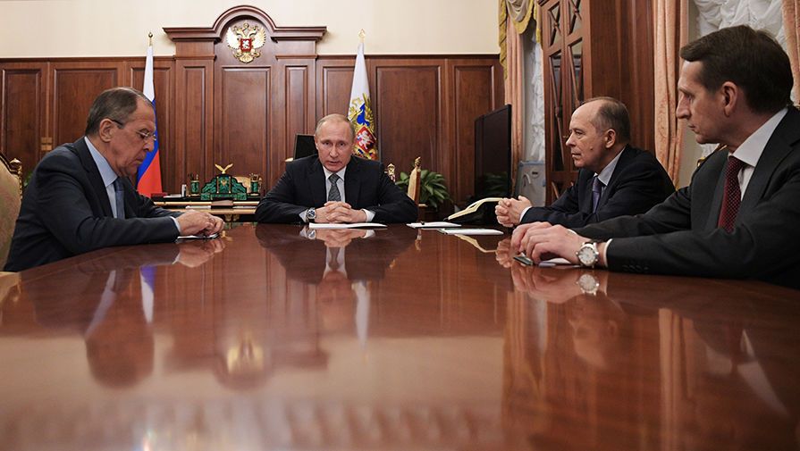 Керівник служби зовнішньої розвідки Росії визнав, що видворені дипломати були шпигунами