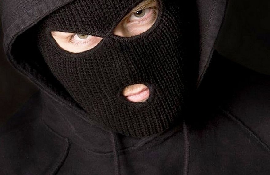 На Київщині колектори захопили будинок та вигнали з нього дитину