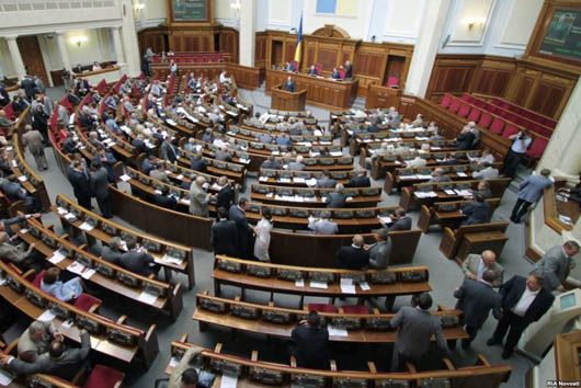 Під тиском «безвізу»: Рада у вівторок спробує скасувати е-деклараціїй для антикорупціонерів