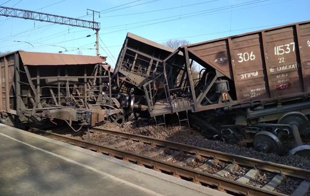 Під Львовом перекинувся вантажний потяг і заблокував рух