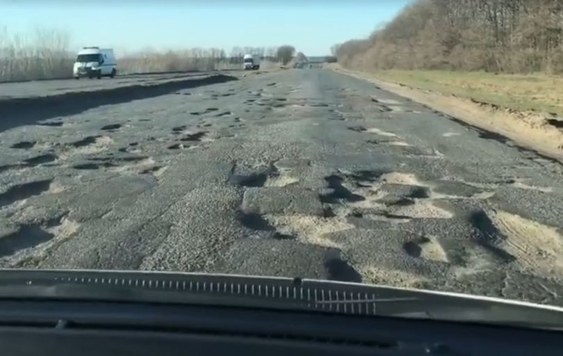 Гройсман пообіцяв полатати трасу Київ-Одеса до кінця травня