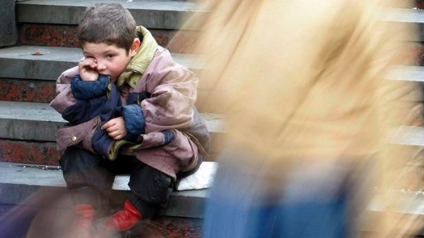 У Рівному чоловік вигнав з дому семирічного онука: дитина блукала містом та просила їсти