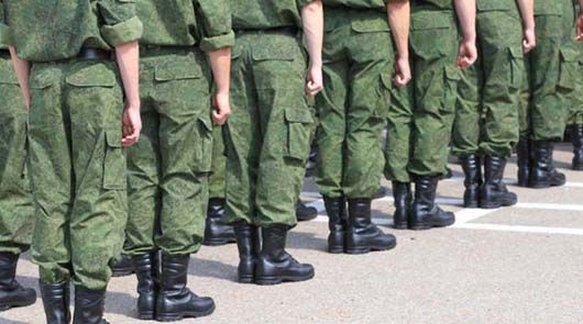 В анексованому Криму молодь насильно змушують служити в армії Росії