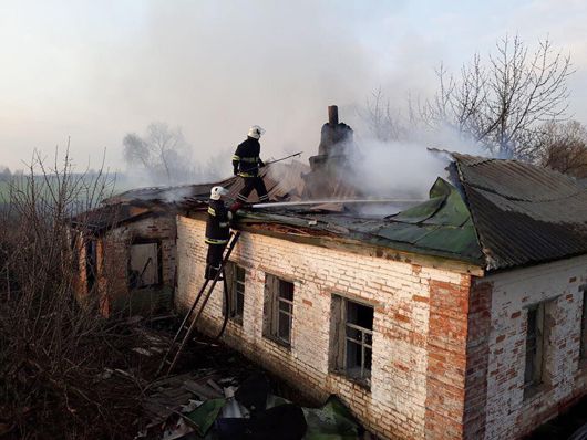 Паліївщина: лише у квітні вогнеборцям довелося виїхати на тисячі польових пожеж