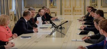 Порошенко закликає Варфоломія надати автокефалію українській церкві (відео)