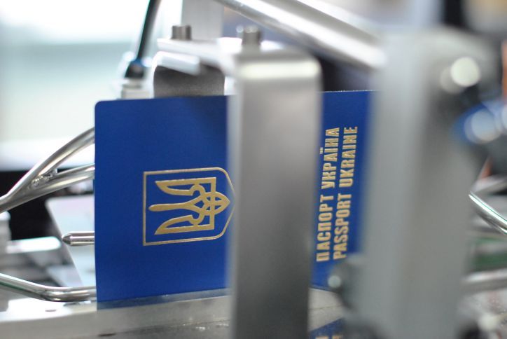 Черга на біометричні паспорти зменшилася до 572 тисяч осіб