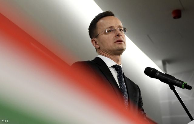 Сійярто нарахував три удари "ножем в спину" від України і чекає на четвертий