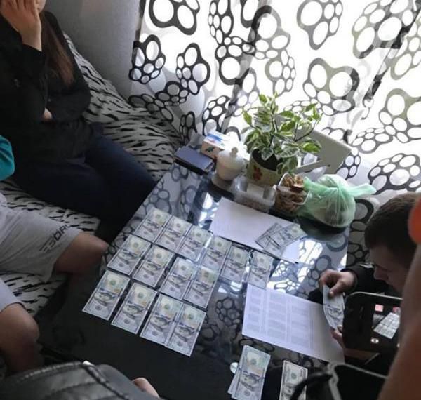 Суддя Подільського суду Києва підозрюється у зловживанні впливом (фото)