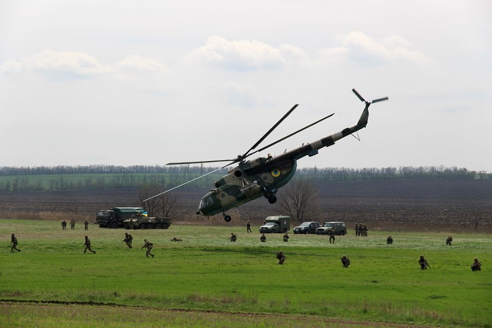 На півдні України відпрацювали десантування в тил противника (відео)
