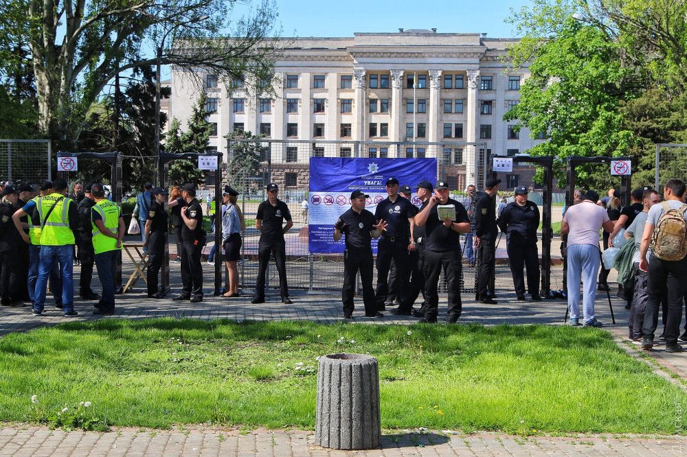 В Одесі огородили Куликове поле і нагадали про заборону комуністичної символіки (фото)