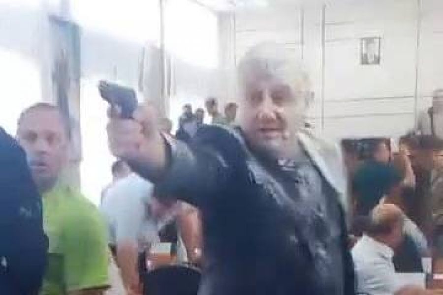 У Нікополі стріляли під час сесії міськради (відео)