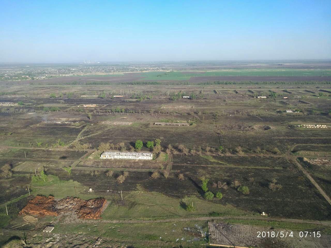 У Балаклії четвертий день тліє трава на полігоні після вибухів